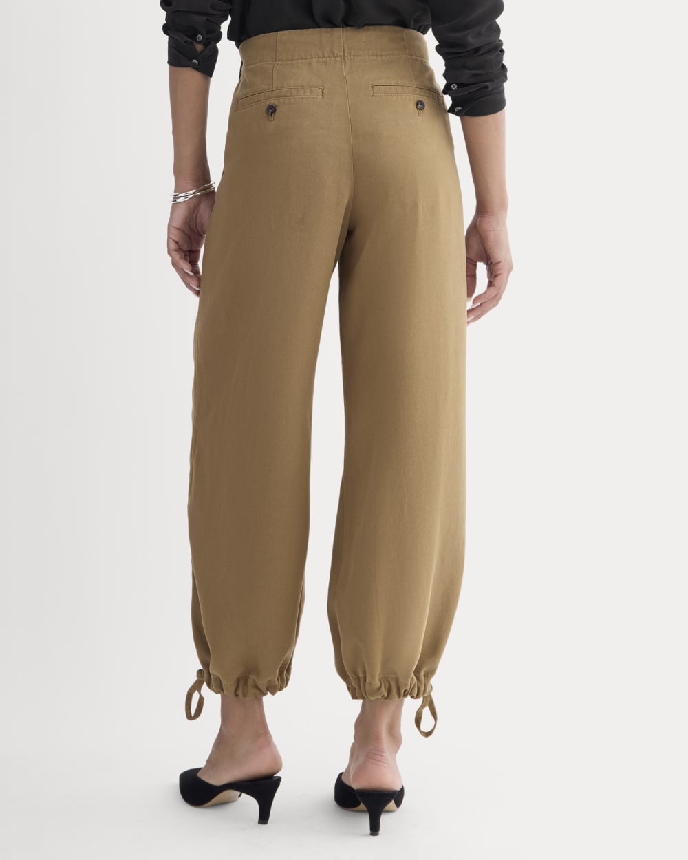 The Chino Jogger in Buttersoft | Aged Brass - Image 5