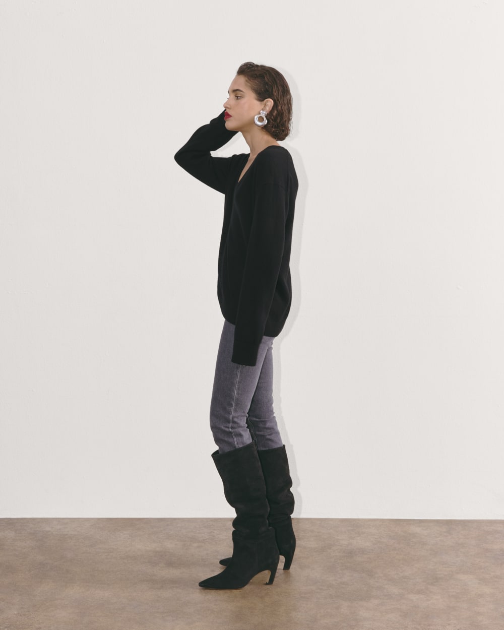 The Classic V in Cashmere | Black - Image 5